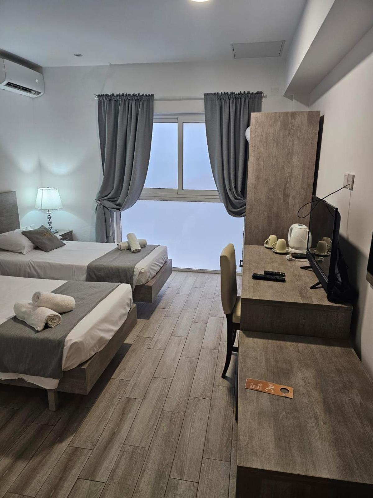 Napoli Suites Studios Aparthotel San Ġiljan Exterior foto
