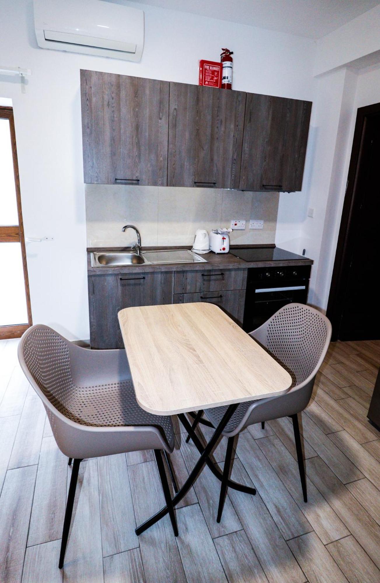 Napoli Suites Studios Aparthotel San Ġiljan Exterior foto