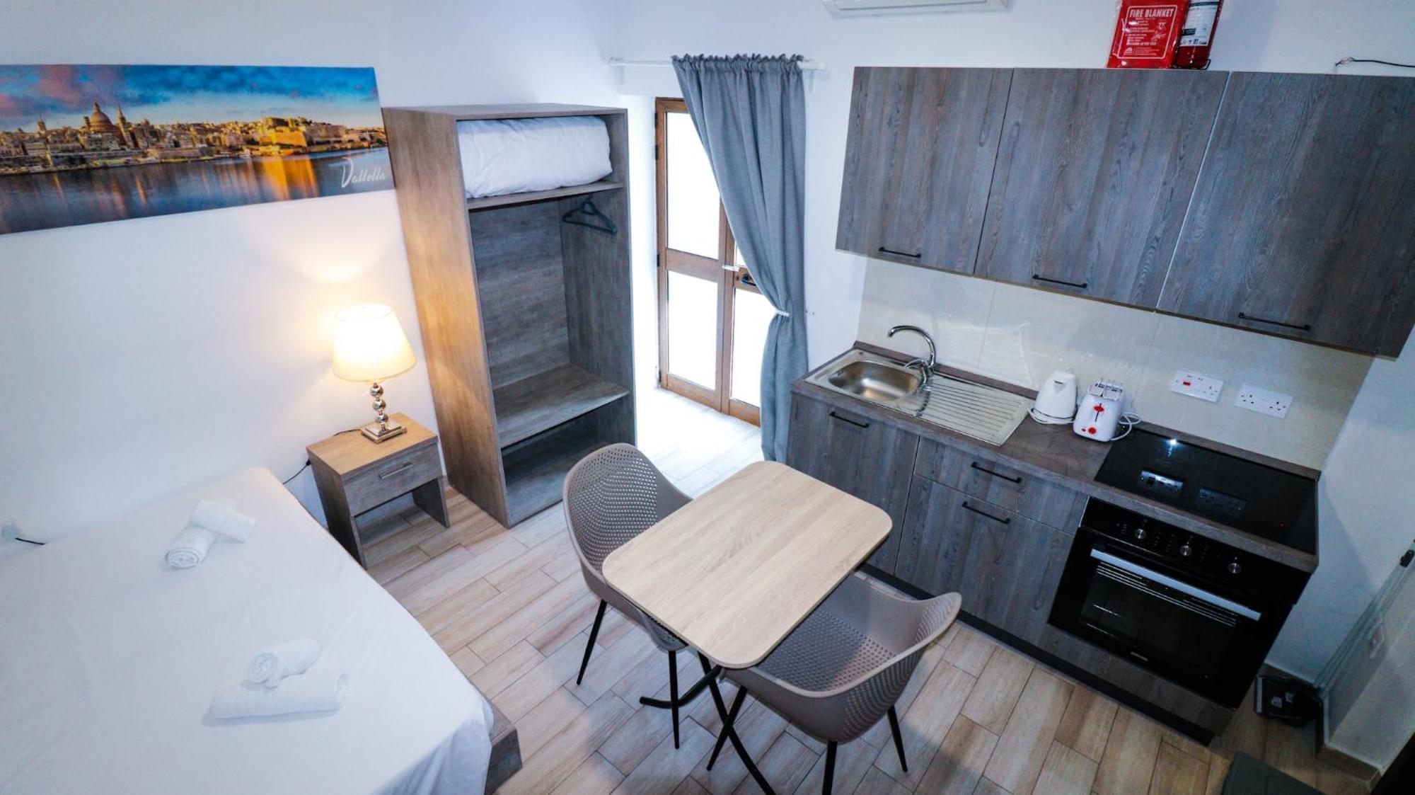 Napoli Suites Studios Aparthotel San Ġiljan Exterior foto