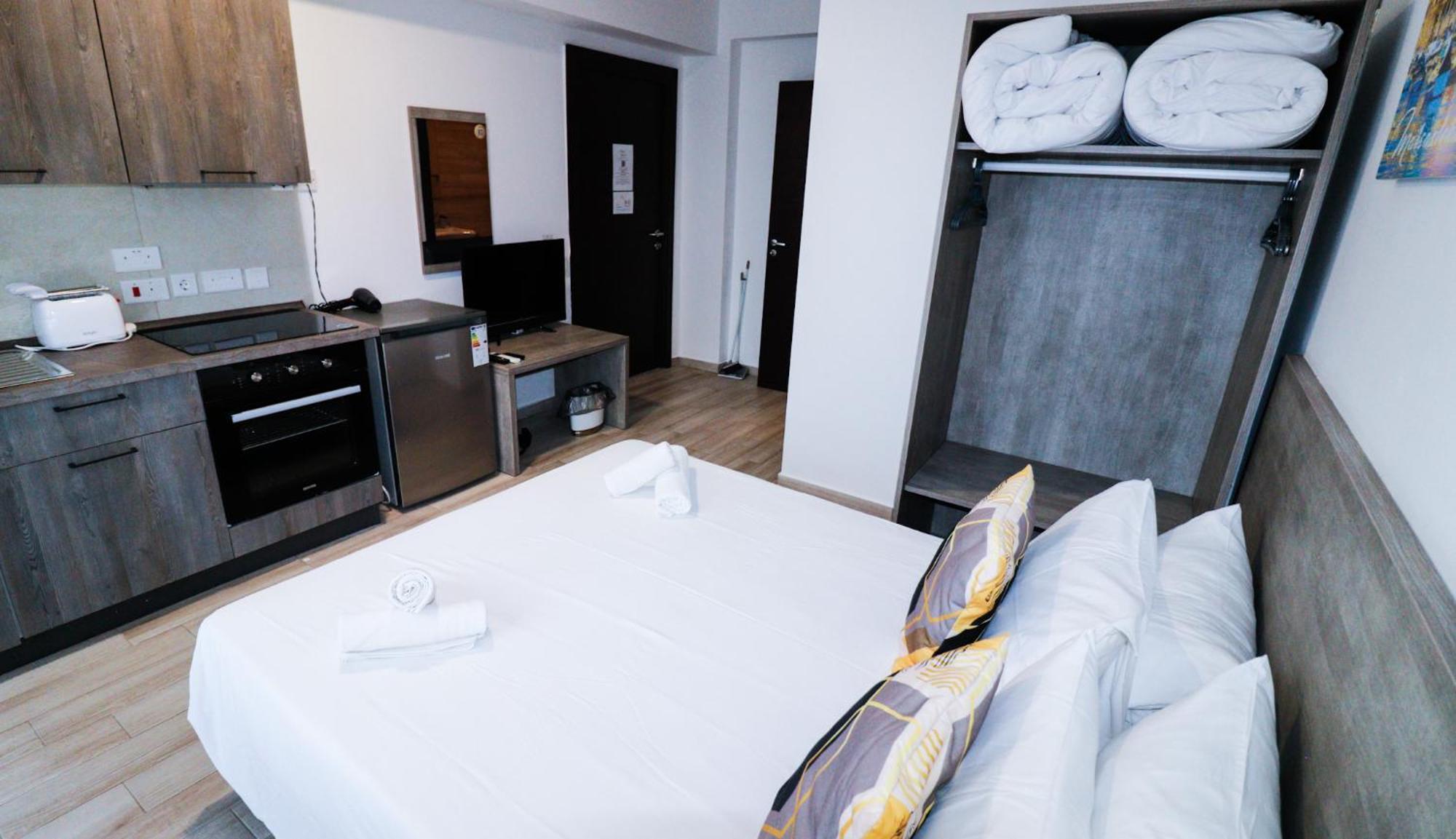 Napoli Suites Studios Aparthotel San Ġiljan Exterior foto