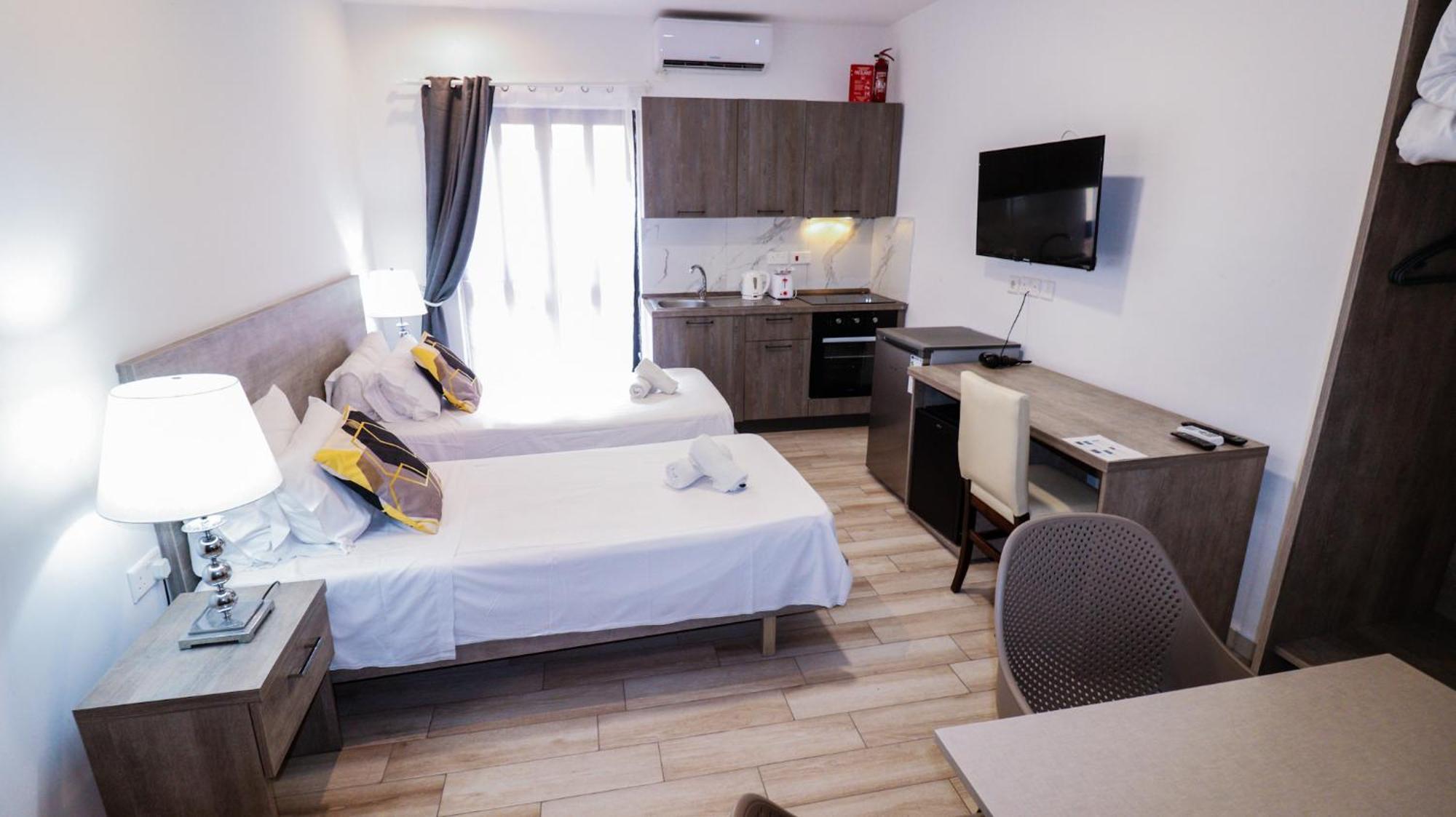 Napoli Suites Studios Aparthotel San Ġiljan Exterior foto