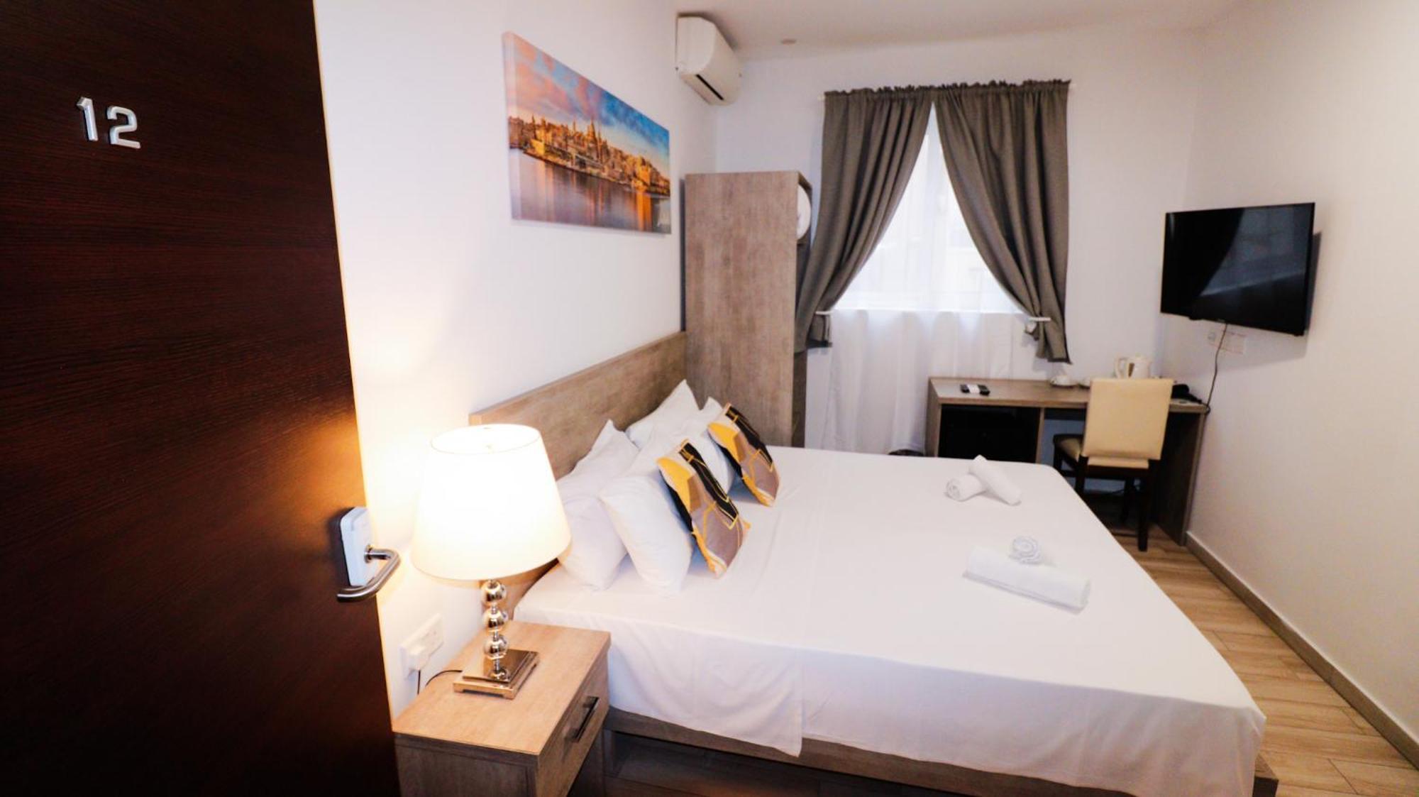 Napoli Suites Studios Aparthotel San Ġiljan Exterior foto